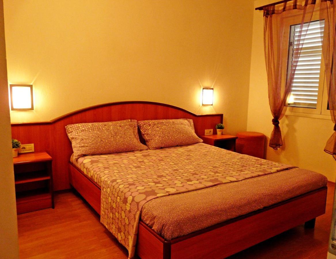 Apartments By The Sea Drvenik Donja Vala, Makarska - 6756 מראה חיצוני תמונה